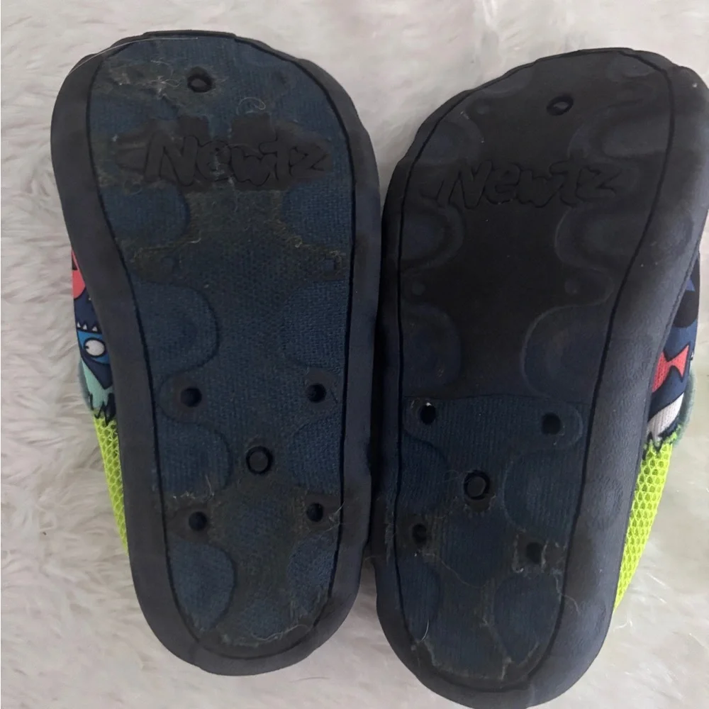 Newtz Toddler Neon Green & Navy Shark Print Water Shoes size 5/6